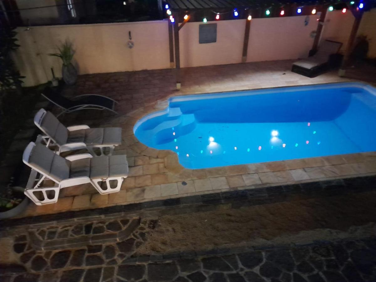 Villa Santa Avec Piscine Et Jardin Пуант-о-Пиман Экстерьер фото